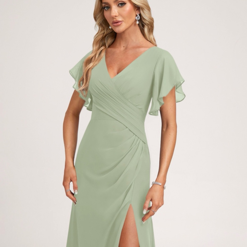 Super flattering JJs House bridesmaids dress - Picture 4 of 11